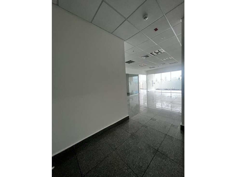 SE VENDE / ALQUILA OFICINA DE 100 MTS EN OBARRIO — foto 2