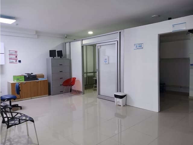 ALQUILER DE LOCAL COMERCIAL EN PLAZA