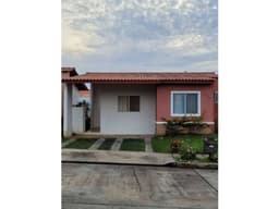 SE ALQUILA CASA EN LA CHORRERA