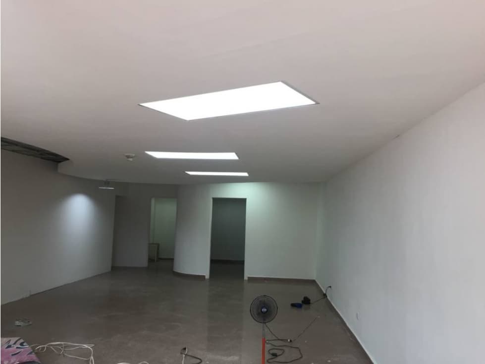 ¡SE VENDE!! Excelente Local Comercial en la Cresta — foto 1