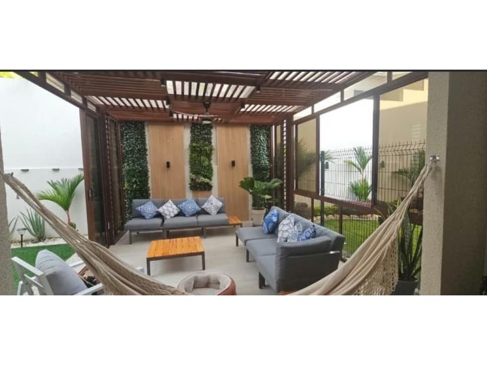 SE ALQUILA HERMOSA CASA AMOBLADA EN HOWARD — foto 1