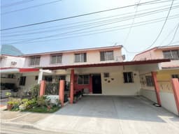 En alquiler casa de dos niveles en Residencial San Fernando