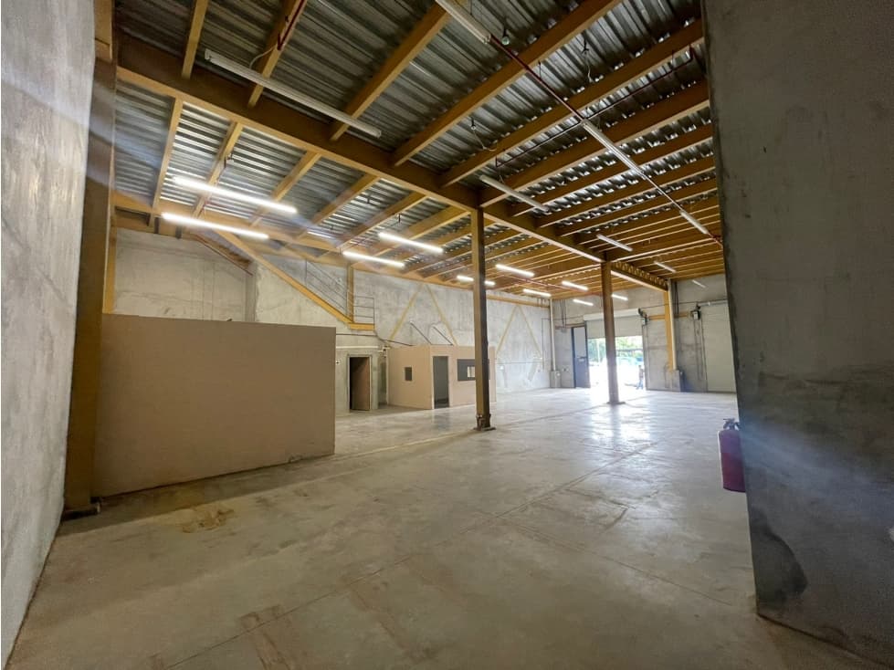 Se Alquila Galera 430 mts Juan Diaz $3.200.00 — foto 3