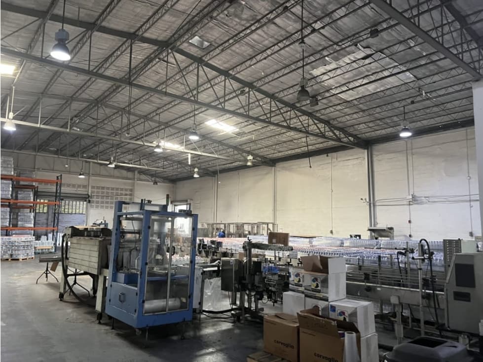 Alquilo Extraordinaria bodega en Milla 8 3500m2 — foto 4