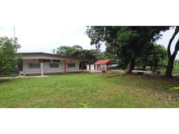 SE VENDE CASA DE CAMPO EN VIA PRINCIPAL >>LA MESA<<