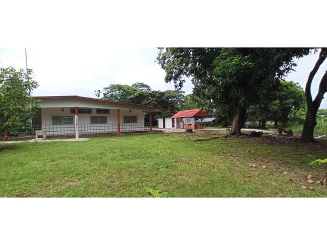 SE VENDE CASA DE CAMPO EN VIA PRINCIPAL >>LA MESA<<