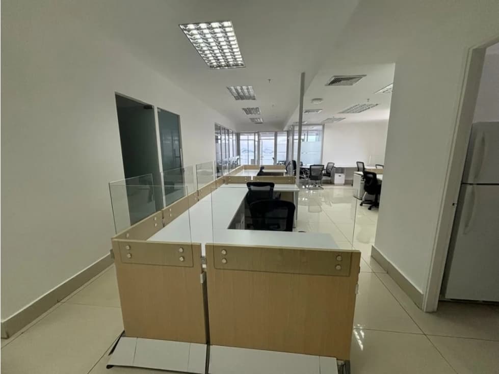 ALQUILO OFICINA EN AVENIDA BALBOA — foto 1