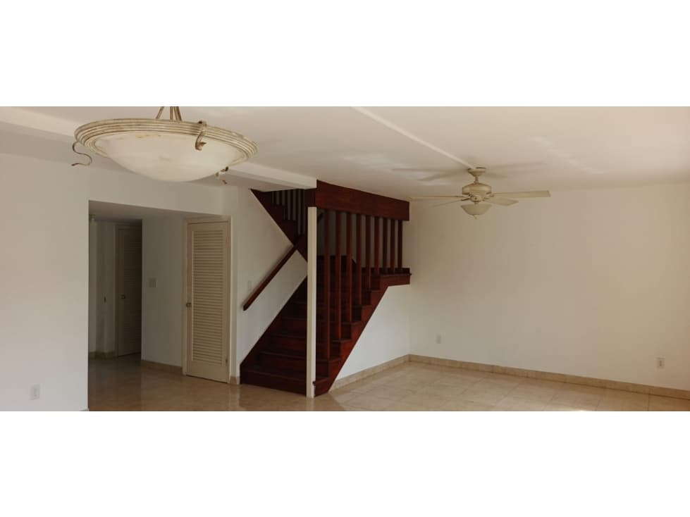 En venta casa de dos niveles en Villas de Howard, Pmá. Pacífico. — foto 6