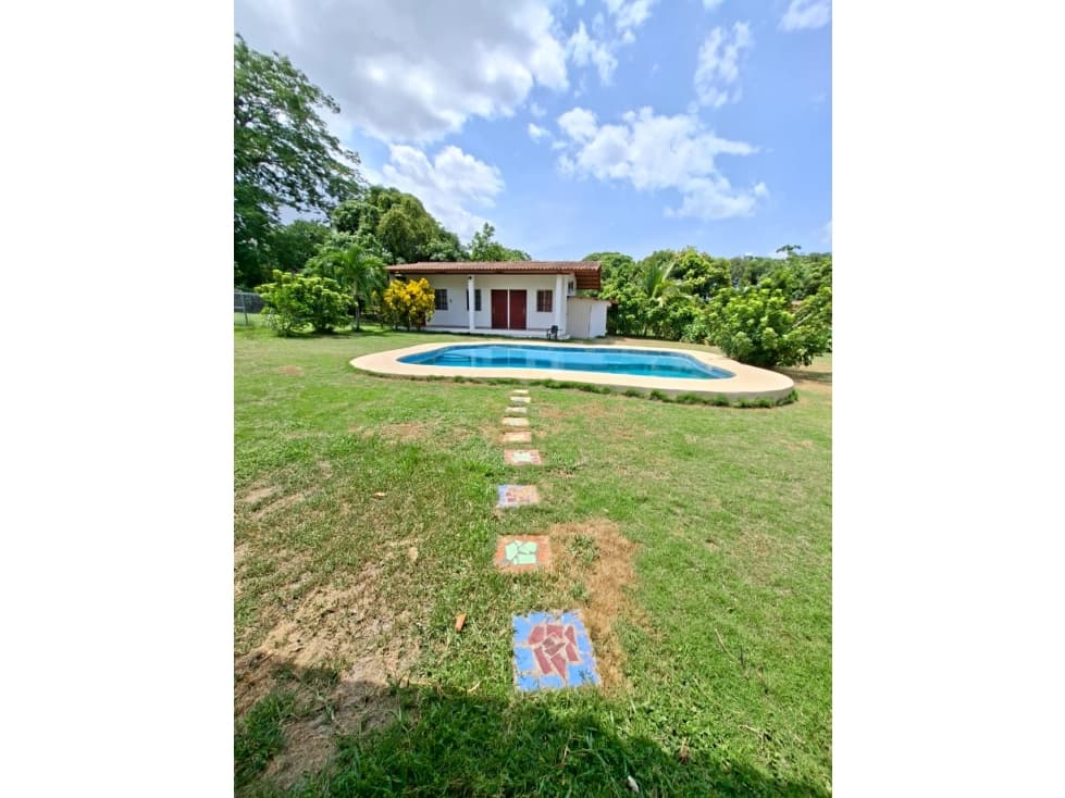 En venta propiedad con 3 cabañas en Santa Clara, Río Hato — foto 1