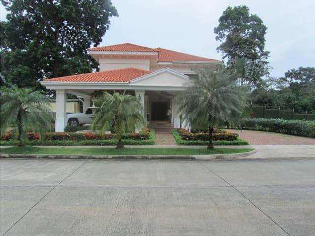 SE ALQUILA CASA EN EL DORADO