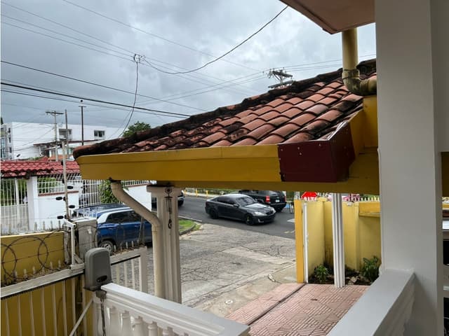 VENDO CASA COMERCIAL O RESIDENCIAL EN LA 12 DE OCTUBRE!!!