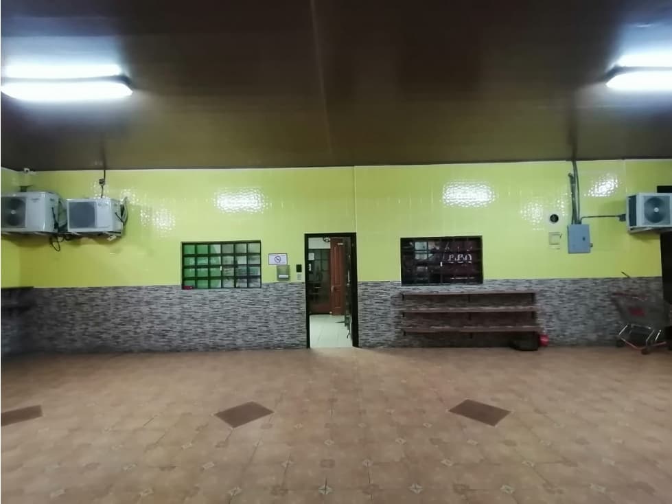 Se Alquila Local Comercial 300 mts en Parque Lefevre usd$2,000,oo — foto 3