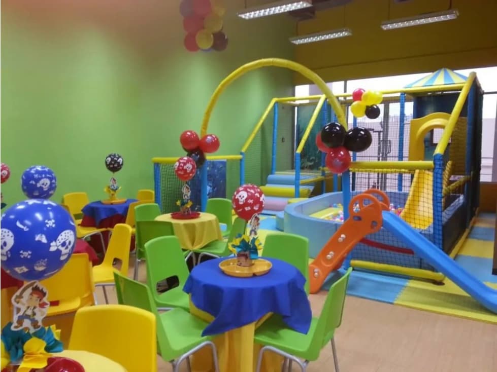 Se Alquila Local comercial 300 Mts Brisas del Golf $3.500.oo — foto 2
