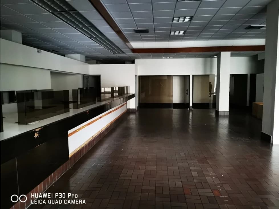 Se Alquila Local comercial 1.241 Mts Bella Vista $14.889.oo — foto 1