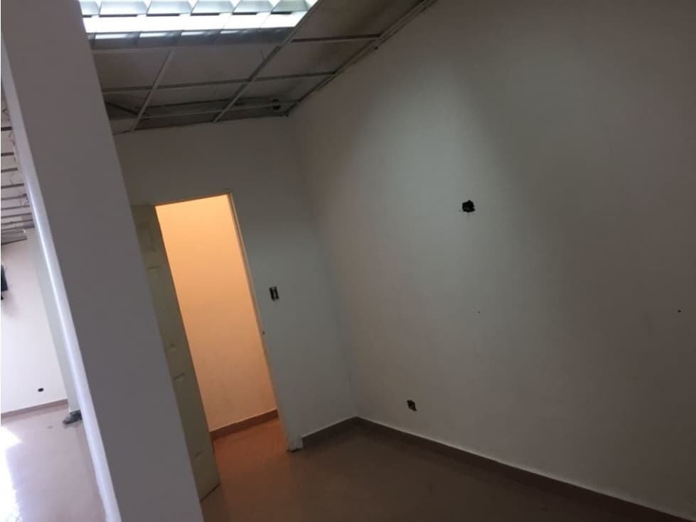 ¡SE VENDE!! Excelente Local Comercial en la Cresta — foto 2