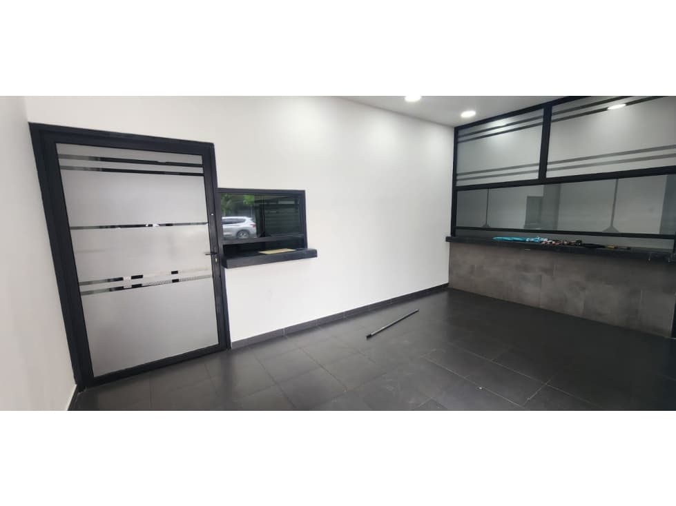 SE ALQUILA LOCAL COMERCIAL EN VIA ESPAÑA — foto 5