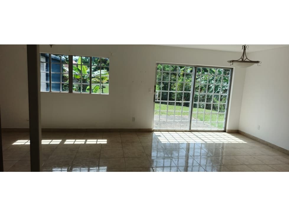 En venta casa de dos niveles en Villas de Howard, Pmá. Pacífico. — foto 4
