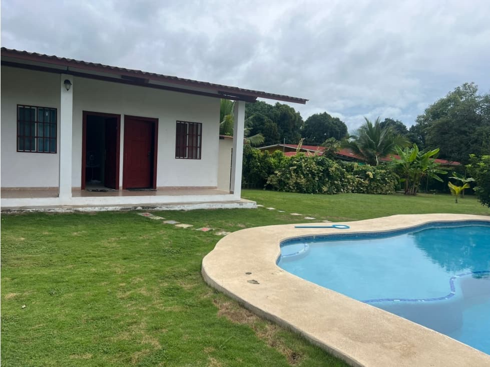 En venta propiedad con 3 cabañas en Santa Clara, Río Hato — foto 2