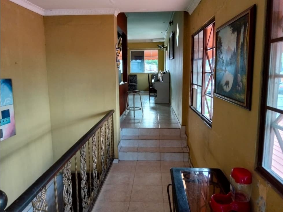 Casa de dos niveles en venta en Santa Elena,Parque Lefevre — foto 2