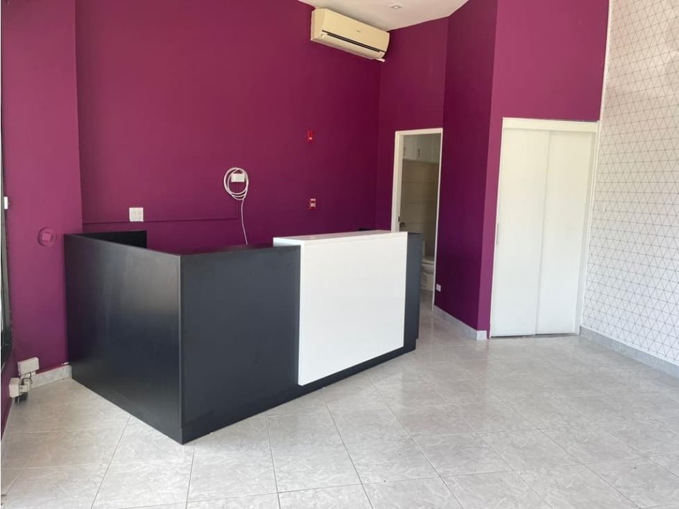 Se Alquila Local Comercial en El Carmen $1,000 — foto 1