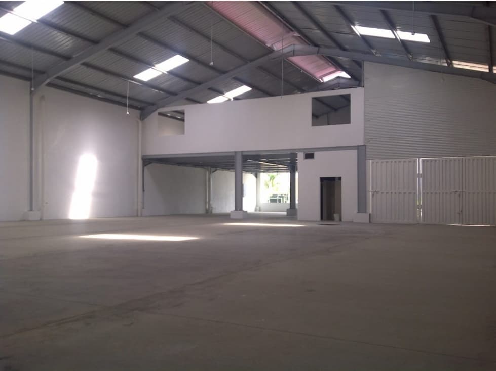 Se Vende Galera 1.006 Mts Pque Ind Pacora USD$854,87 Mt2 — foto 2