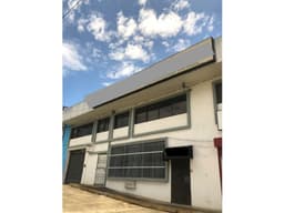 Venta edificio en Miraflores - Oficinas, bodega, y Parqueo de camiones