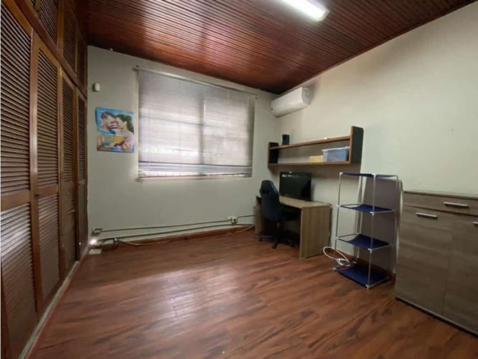 SE ALQUILA CASA COMERCIAL EN VIA PORRAS — foto 3