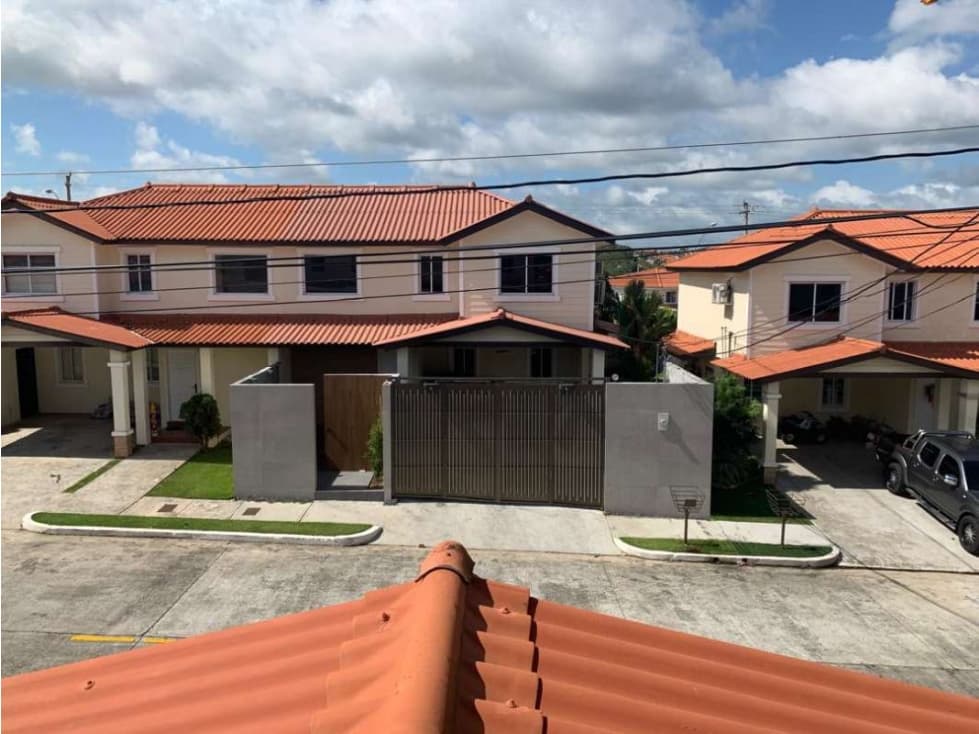 SE ALQUILA CASA EN LA CHORRERA — foto 1