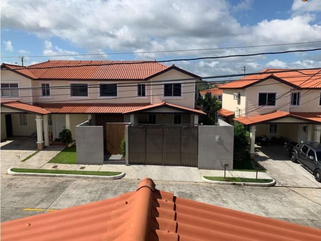 SE ALQUILA CASA EN LA CHORRERA