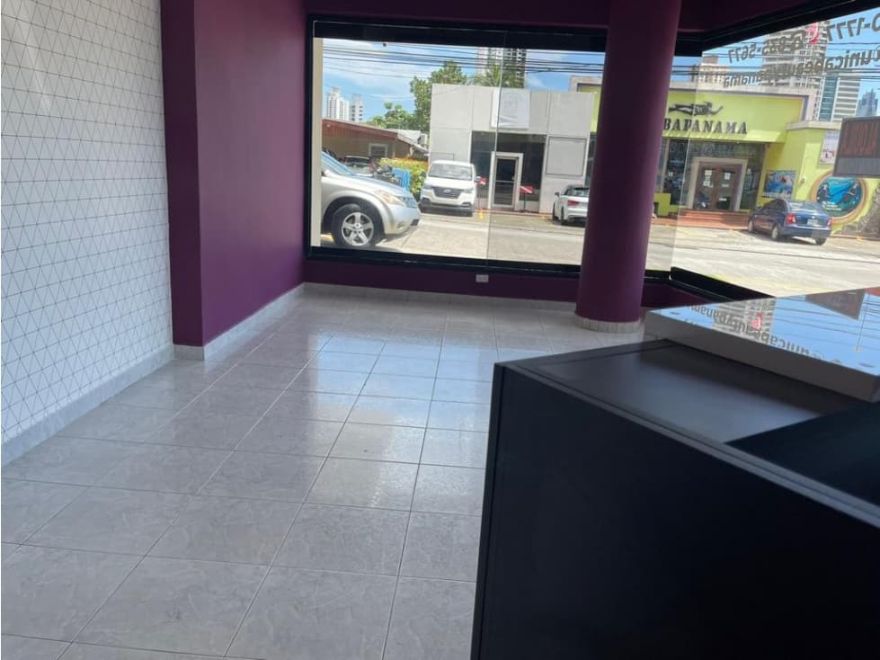 Se Alquila Local Comercial en El Carmen $1,000 — foto 4