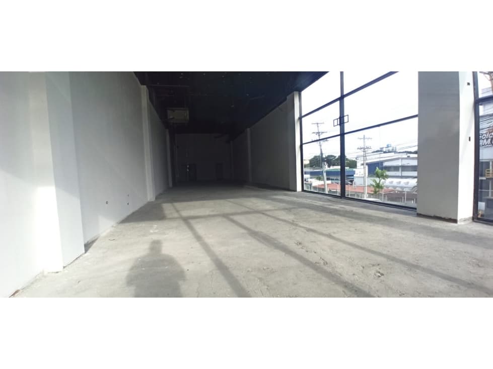 Se Alquila Local ESQUINERO 234mt2 >>$3500<< — foto 4
