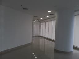 SE ALQUILA OFICINA REMODELADA EN AREA BANCARIA $1,800