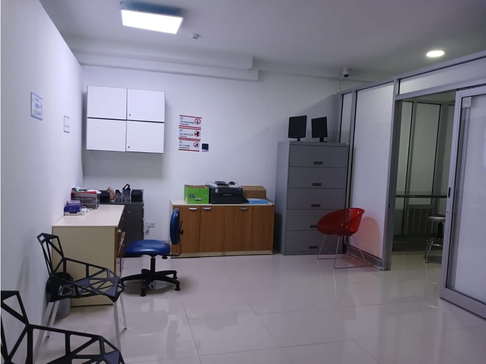 ALQUILER DE LOCAL COMERCIAL EN PLAZA — foto 4