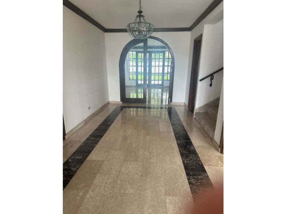 SE ALQUILA HERMOSA CASA EN LA CUIDAD — foto 3