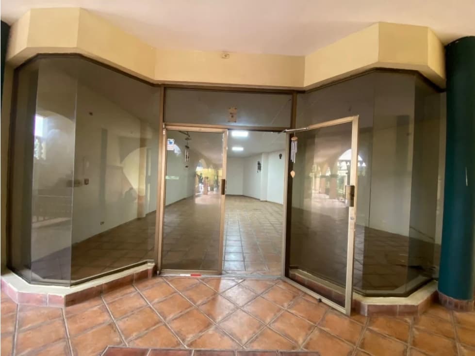 ALQUILO LOCAL COMERCIAL EN ALBROOK — foto 1