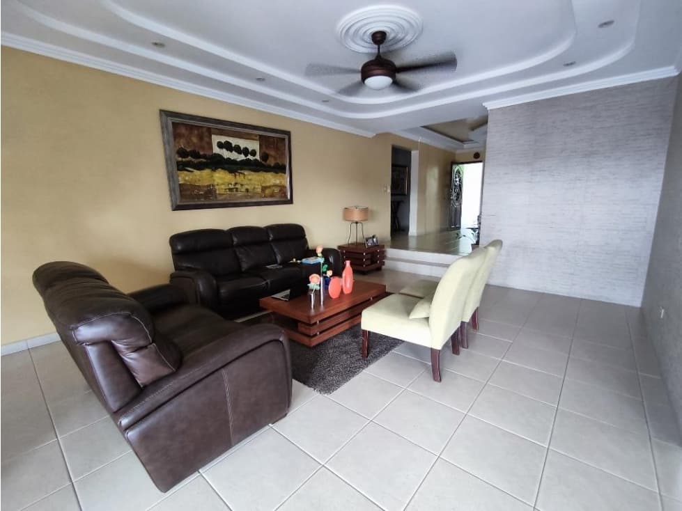 Casa multifamiliar de 2 niveles en venta en Altos de Betania — foto 3