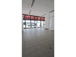 SE ALQUILAN LOCALES COMERCIALES EN VIA ARGENTINA