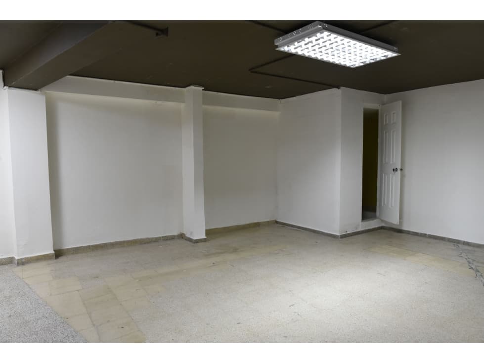 SE ALQUILA LOCAL COMERCIAL EN CALIDONIA — foto 4