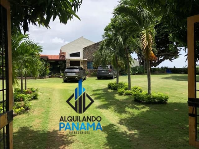 Se Alquila Casa de Playa 600 Mts Costa Esmeralda USD$5,500,oo