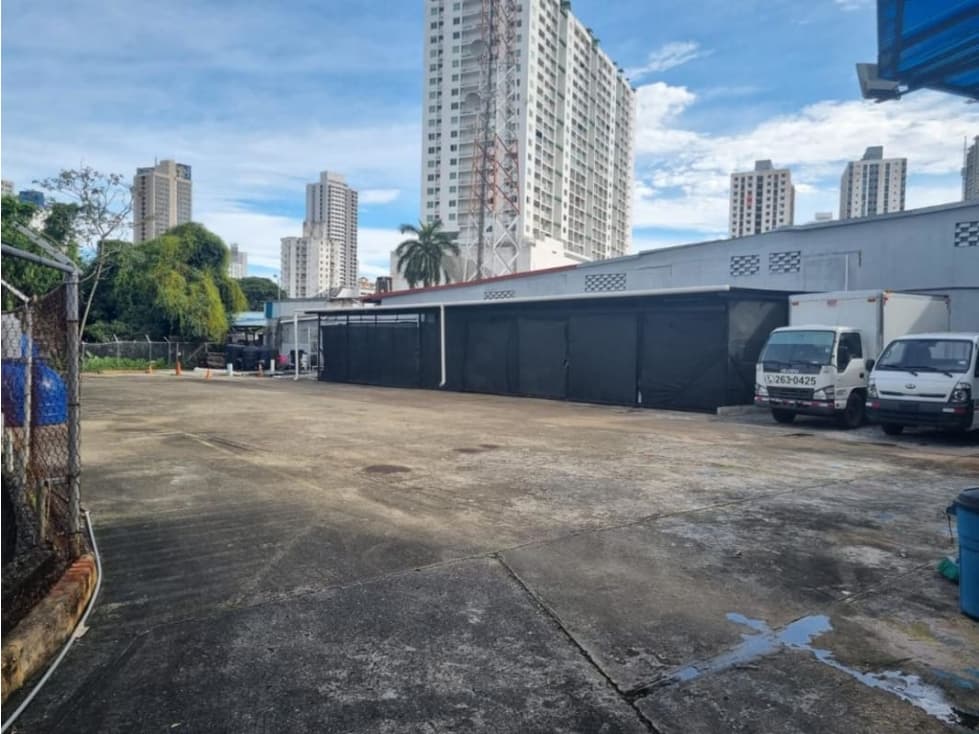 Alquilo estupendo local comercial en Vía principal — foto 2