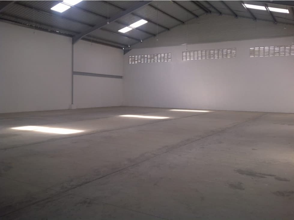Se Vende Galera 1.006 Mts Pque Ind Pacora USD$854,87 Mt2 — foto 1