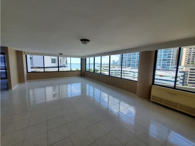 SE ALQUILA HERMOSO PENTHOUSE CON VISTA AL MAR