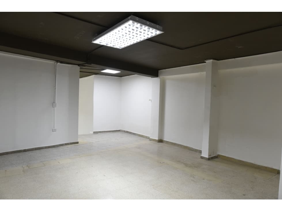 SE ALQUILA LOCAL COMERCIAL EN CALIDONIA — foto 6