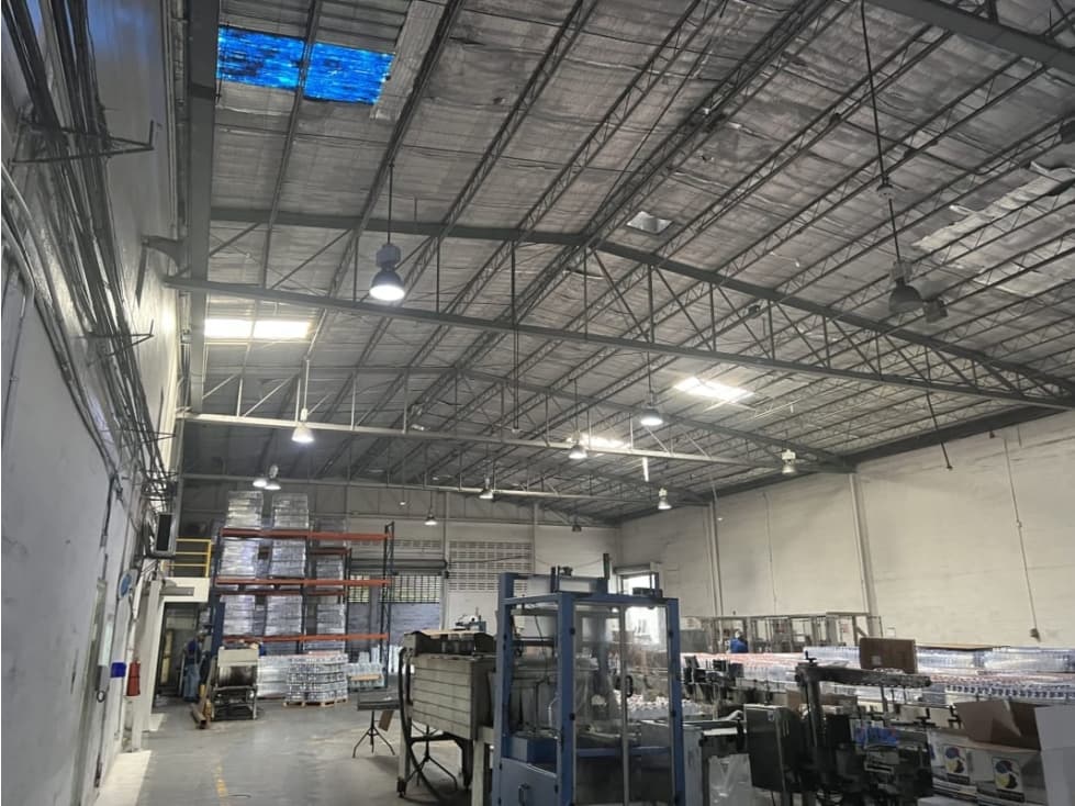 Alquilo Extraordinaria bodega en Milla 8 3500m2 — foto 5