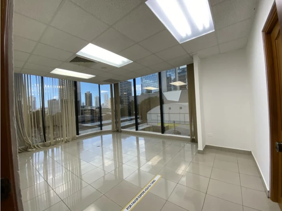 Se Alquila Oficina 282 Mts Obarrio usd3,386,oo+Itbms — foto 1