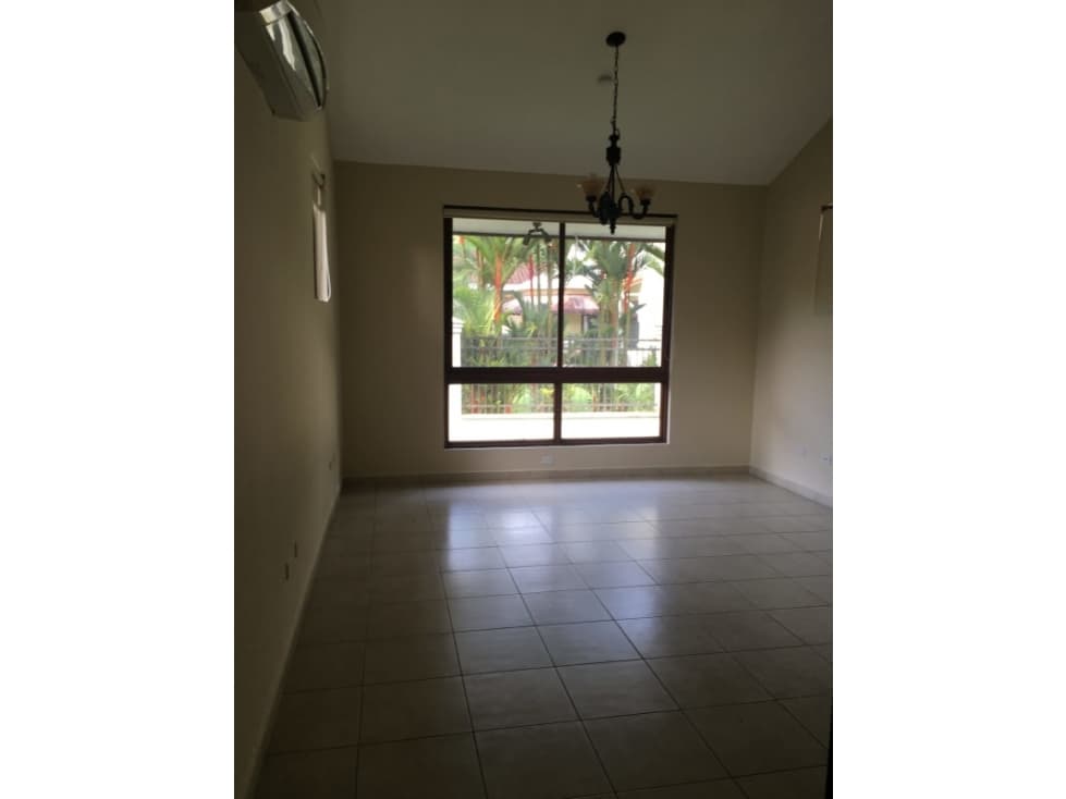 Alquilo Extraordinaria casa con hermoso patio — foto 4