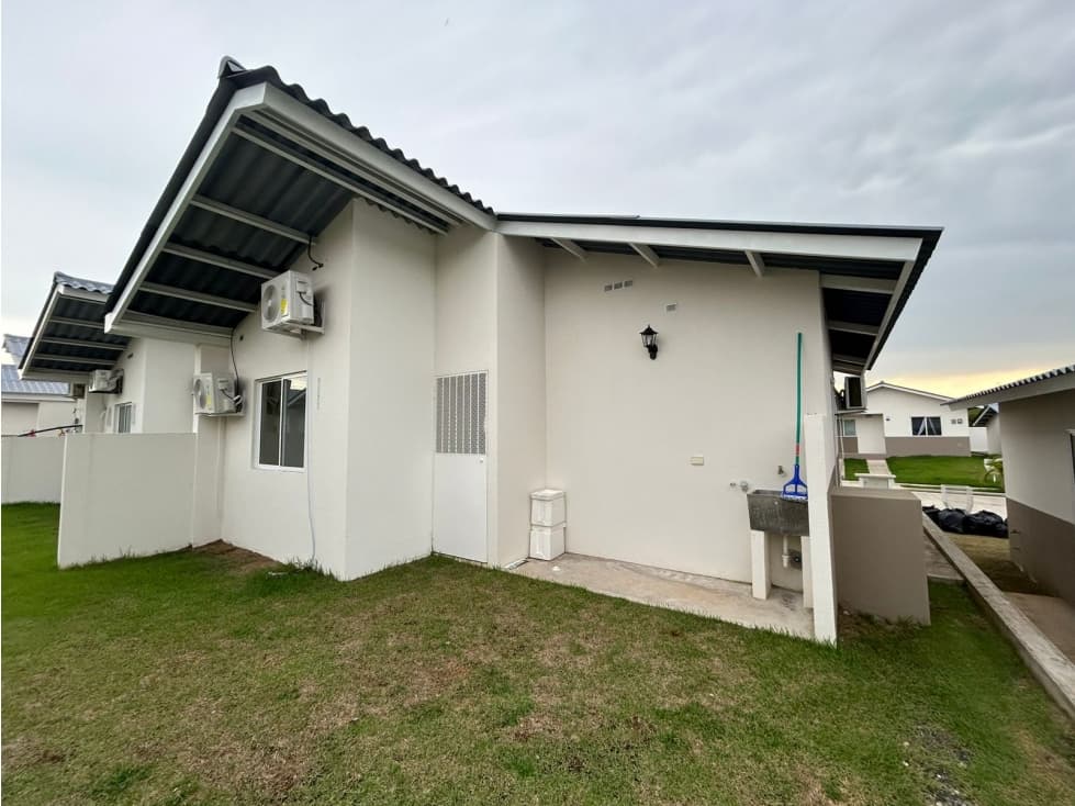SE ALQUILA CASA EN PLAYA DORADA — foto 2