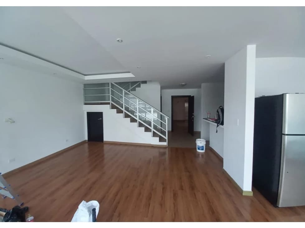 SEA CONFIABLE VENDE REMATE BANCARIO PH BAYFRONT TOWER — foto 1