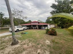Venta de casa con piscina, Playa Gorgona, Chame