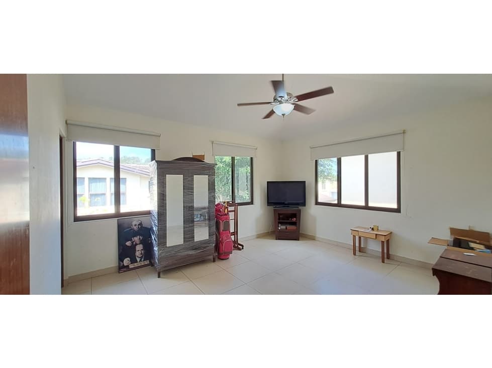 Venta de Casa , Amplia de 4 recámaras en River Valley!! — foto 6
